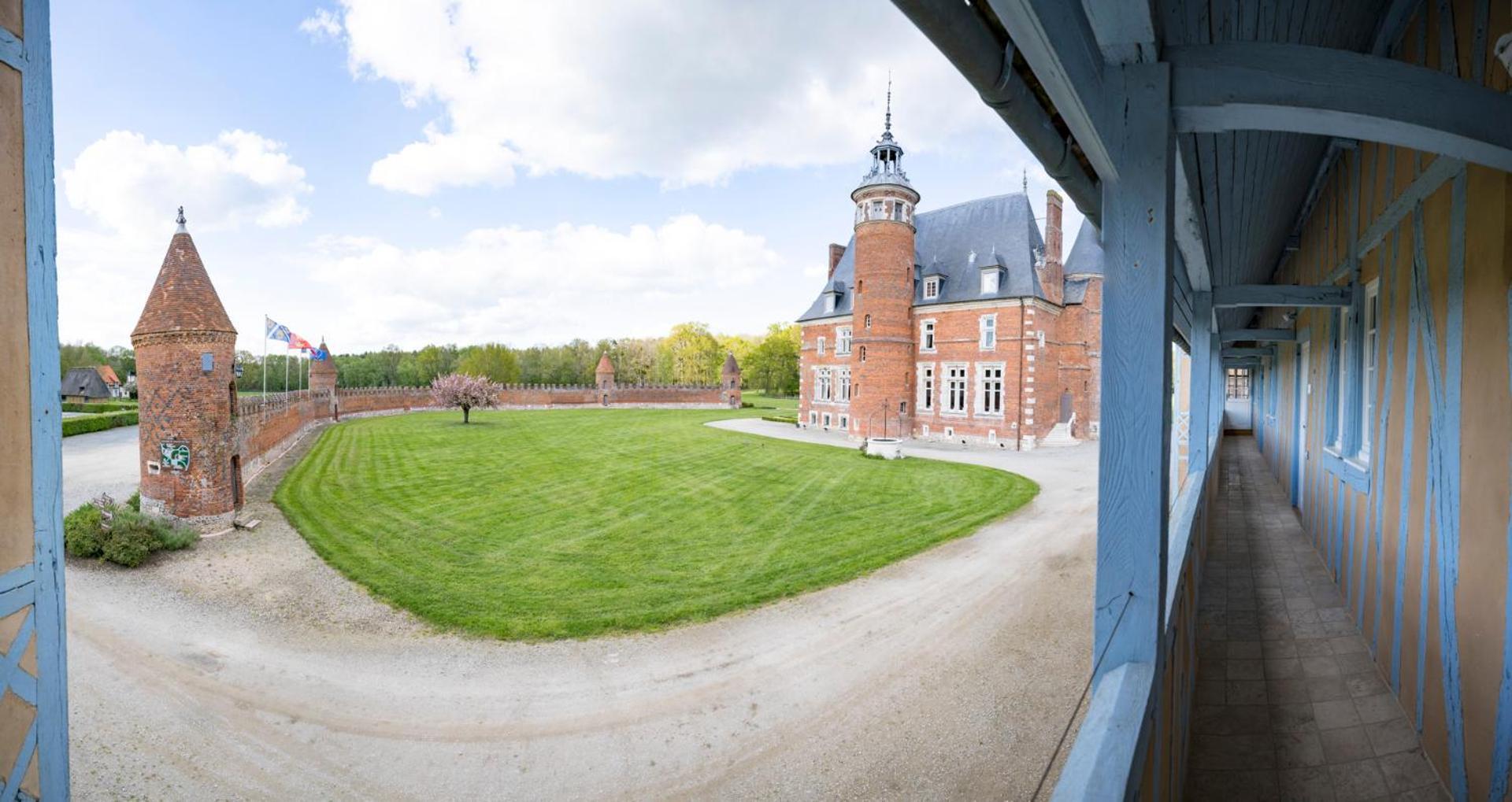 Chateau De Tilly Hotel 4*