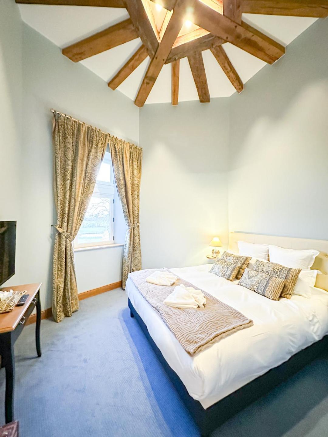 Chateau De Tilly 4*
