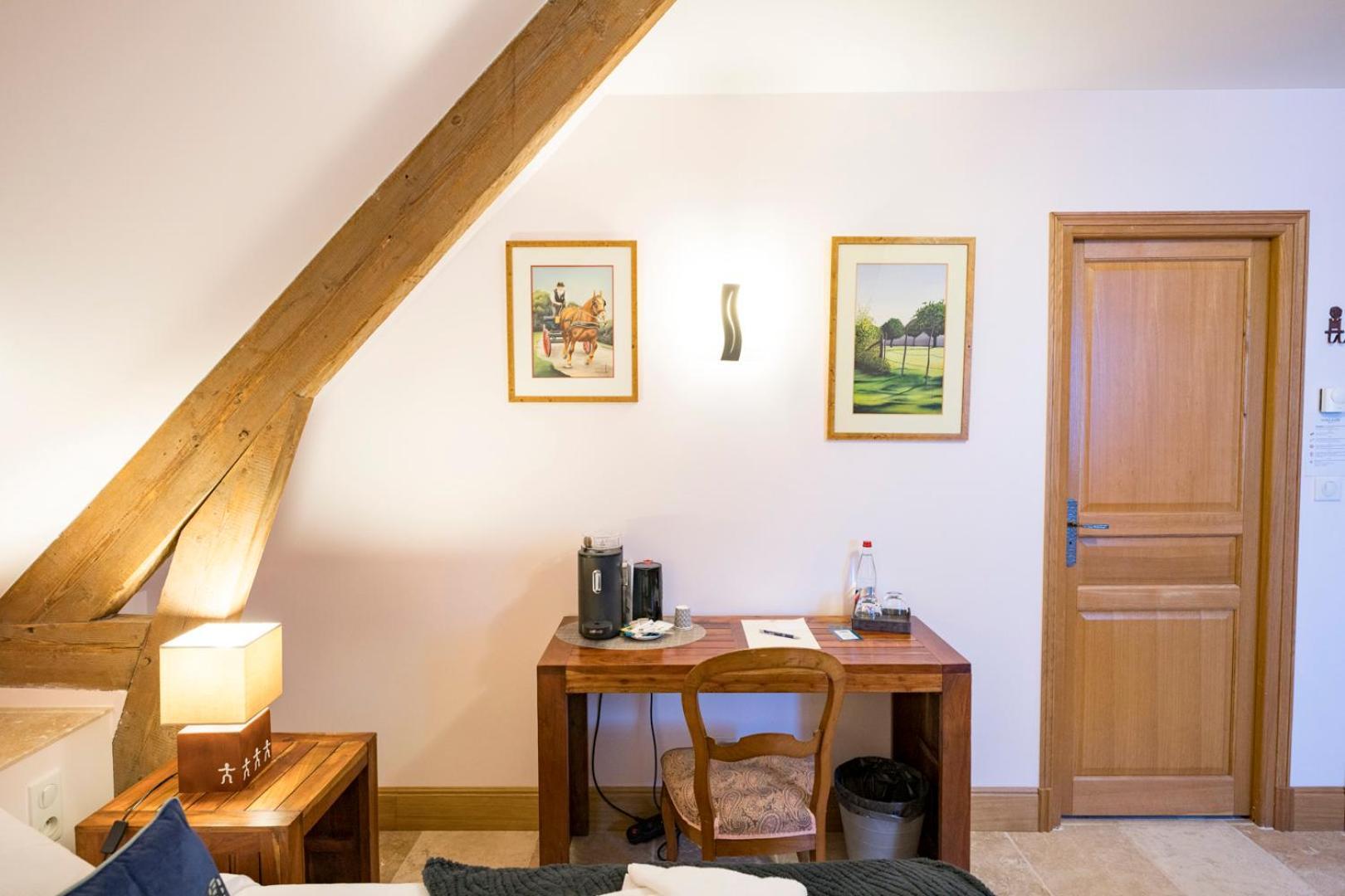 Hotel Chateau De Tilly 4*
